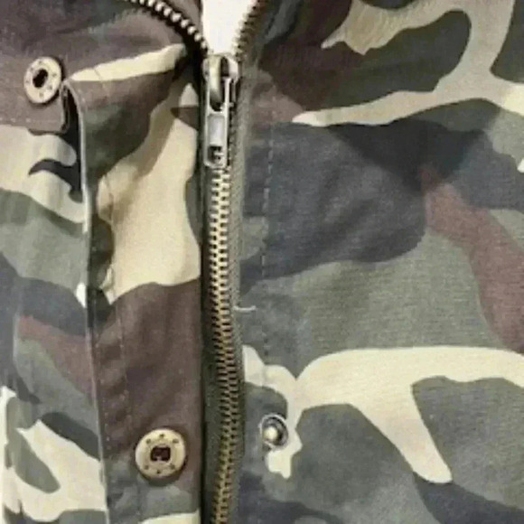 Zenana Outfitters Vest Women Medium Camouflage Hooded EUC - Picture 7 of 14